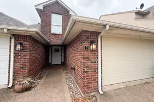 2 Country Club Pl, Waxahachie, TX 75165 - Photo 1