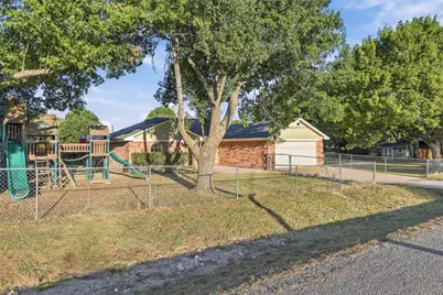 304 Sage Trail, Springtown, TX 76082 - Photo 4