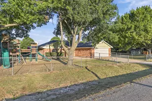 304 Sage Trail, Springtown, TX 76082 - Photo 4