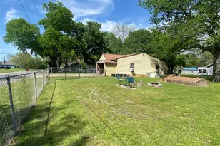 1115 S 6th St, Bonham, TX 75418 - Photo 18