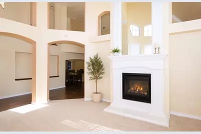 2719 Explorador, Grand Prairie, TX 75054 - Photo 4