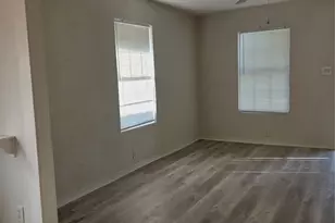 531 W Spurgeon St, Fort Worth, TX 76115 - Photo 4