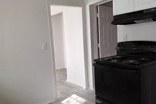 531 W Spurgeon St, Fort Worth, TX 76115 - Photo 6