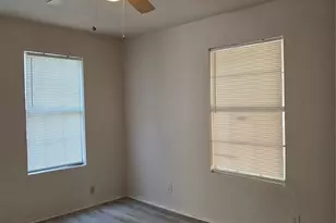 531 W Spurgeon St, Fort Worth, TX 76115 - Photo 8