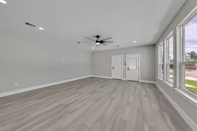 225 NW 16th Street, Grand Prairie, TX 75050 - Photo 12