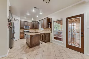 5715 Creekhollow Dr, Arlington, TX 76018 - Photo 10