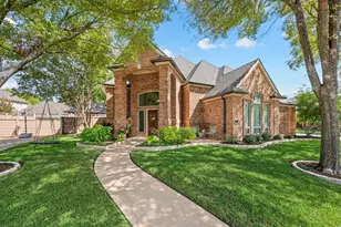 2736 Woodbridge Dr, Hurst, TX 76054 - Photo 2