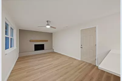 3206 Griffiths Drive, Irving, TX 75061 - Photo 8