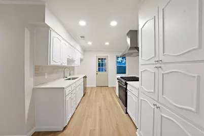3206 Griffiths Drive, Irving, TX 75061 - Photo 6