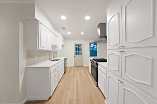 3206 Griffiths Dr, Irving, TX 75061 - Photo 6