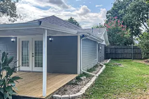 615 E Fairview St, Blossom, TX 75416 - Photo 6