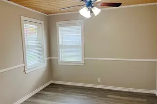 615 E Fairview St, Blossom, TX 75416 - Photo 16
