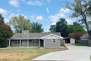 615 E Fairview St, Blossom, TX 75416 - Photo 1