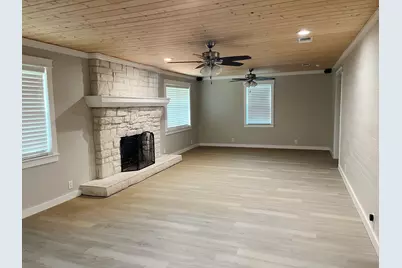 615 E Fairview Street, Blossom, TX 75416 - Photo 8