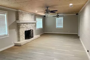 615 E Fairview St, Blossom, TX 75416 - Photo 8