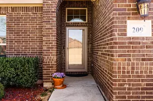 209 Emerald Creek Dr, Fort Worth, TX 76131 - Photo 4