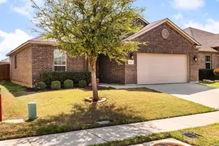209 Emerald Creek Dr, Fort Worth, TX 76131 - Photo 2