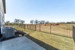 537 Galt Dr, Stephenville, TX 76401 - Photo 6
