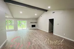 2605 W Highland Dr, Granbury, TX 76049 - Photo 2