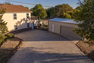 419 Sky Harbour Ct, Granbury, TX 76049 - Photo 2