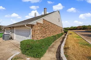 2800 Keller Springs Rd, Carrollton, TX 75006 - Photo 24