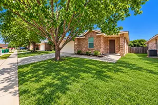 625 Horn St, Crowley, TX 76036 - Photo 2