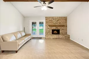 841 S Atkerson Ln, Euless, TX 76040 - Photo 4