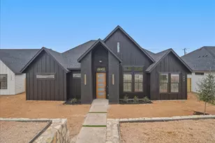 1648 W Wintergreen Rd, Lancaster, TX 75134 - Photo 2