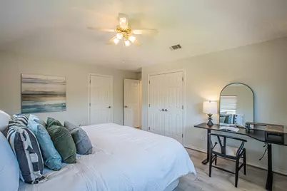 300 Sundance Circle, Irving, TX 75063 - Photo 36