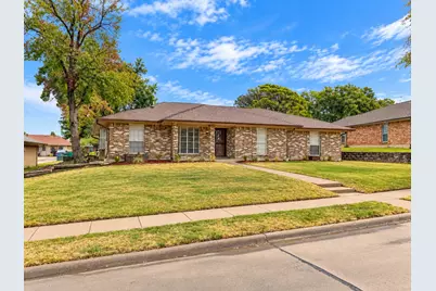 1605 Brighton Drive, Carrollton, TX 75007 - Photo 2