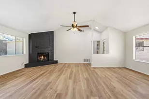2405 Amber Hill Ln, Euless, TX 76039 - Photo 12