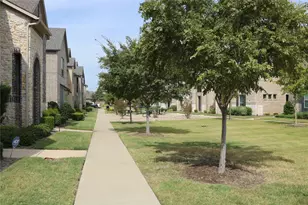 2729 Vista Park Ln, Lewisville, TX 75067 - Photo 2