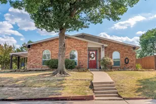 700 Nora Ln, DeSoto, TX 75115 - Photo 2