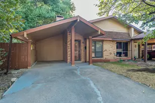 2604 Nina Cir, Grand Prairie, TX 75052 - Photo 2