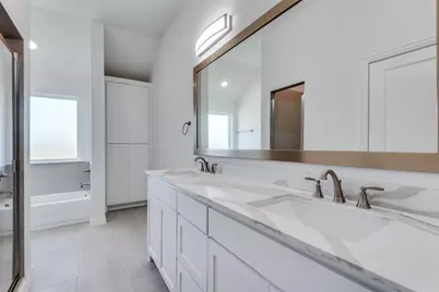 1524 North Carolina Avenue, Lancaster, TX 75134 - Photo 8