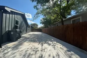 1413 Holly Vista St, Waco, TX 76711 - Photo 2