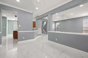 11001 Thornwood Dr, La Porte, TX 77571 - Photo 10