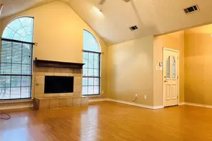 804 Boxwood Dr, Lewisville, TX 75067 - Photo 2