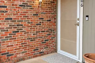 2700 Silver Creek Dr, Arlington, TX 76006 - Photo 2