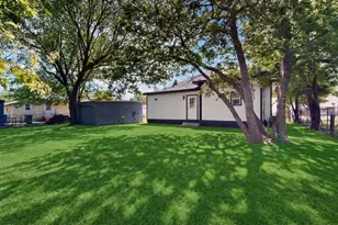 1612 Jones St, Greenville, TX 75401 - Photo 32