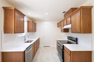 1304 W Mitchell St, Arlington, TX 76013 - Photo 8