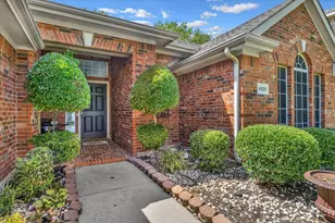 4825 Gloucester Dr, Grand Prairie, TX 75052 - Photo 6