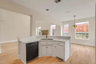 8115 Dogwood Ln, Irving, TX 75063 - Photo 10