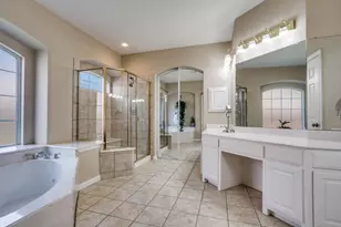 611 Creekwood Ln, Grand Prairie, TX 75052 - Photo 14