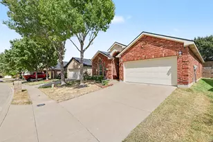 8738 Misty Bluff Ct, Dallas, TX 75249 - Photo 2