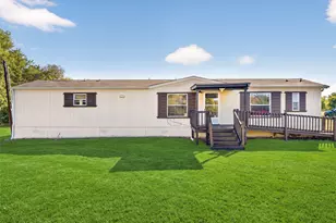 24 Spring Creek Cir, Grand Prairie, TX 75054 - Photo 2