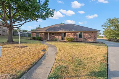 911 Clearview Street, Krum, TX 76249 - Photo 2
