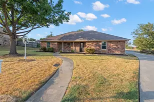 911 Clearview St, Krum, TX 76249 - Photo 2