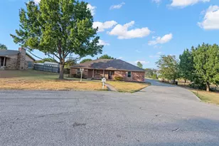 911 Clearview St, Krum, TX 76249 - Photo 40