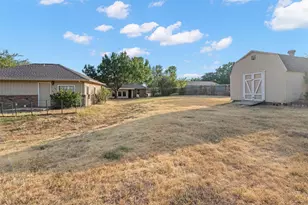 911 Clearview St, Krum, TX 76249 - Photo 20
